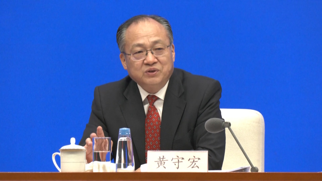 Huang Shouhong menginterpretasikan poin-poin penting dari laporan tersebut dalam sebuah konferensi pers yang diadakan pada hari Selasa (5/3)