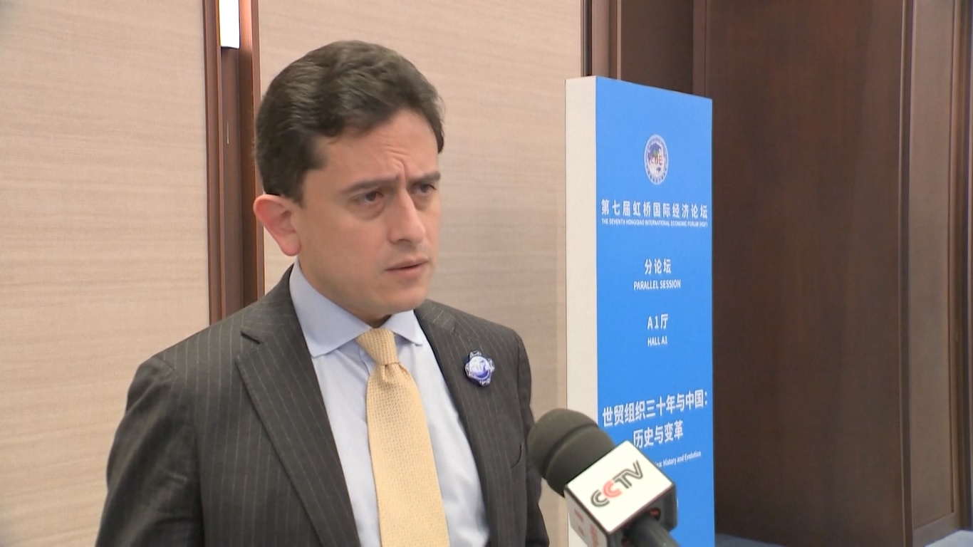 Bergabungnya Tiongkok ke WTO menandai tonggak sejarah dalam integrasinya ke dalam ekonomi global