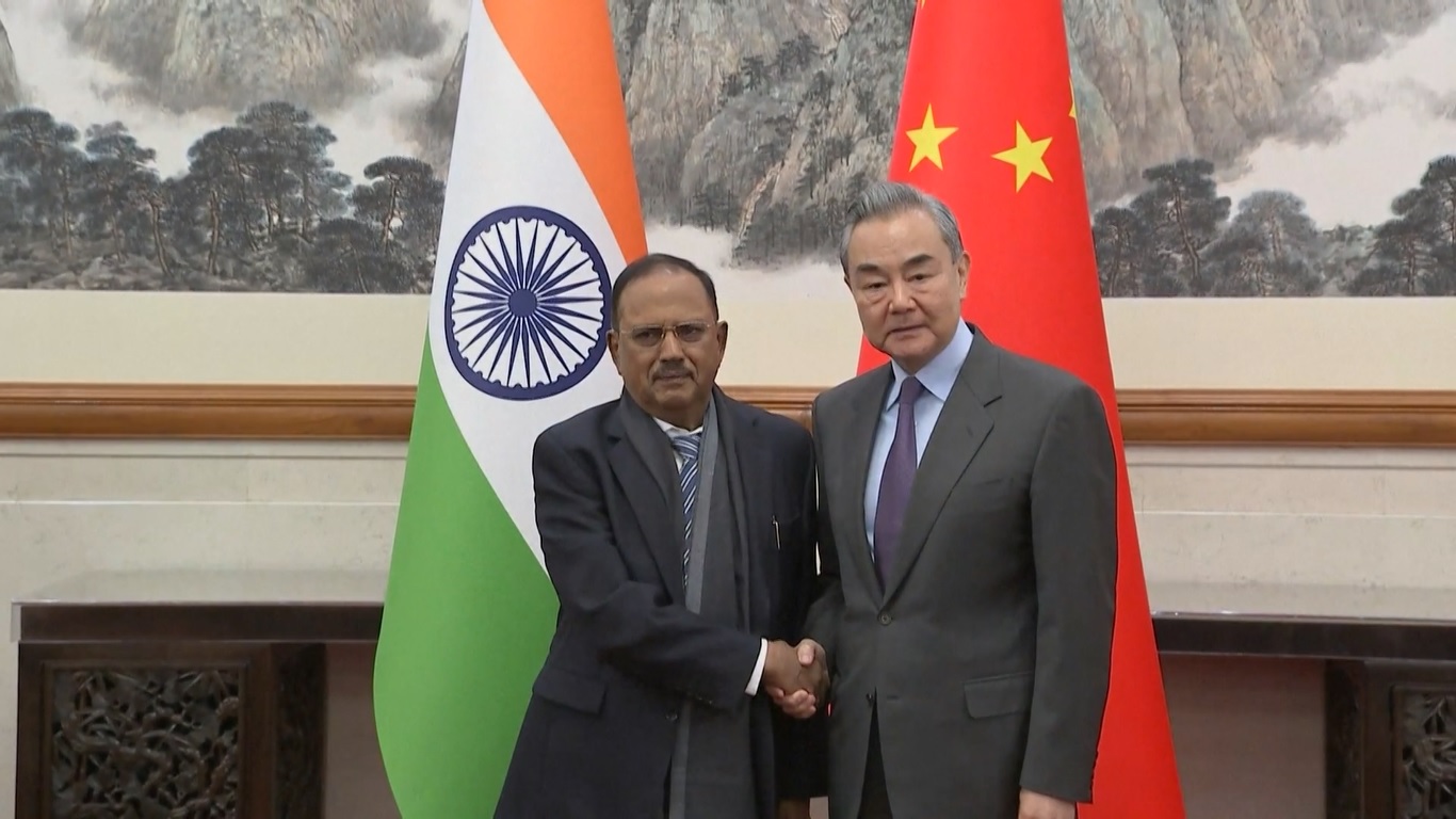 Kedua belah pihak mengadakan diskusi mendalam dan konstruktif tentang masalah perbatasan Tiongkok-India dan hubungan bilateral