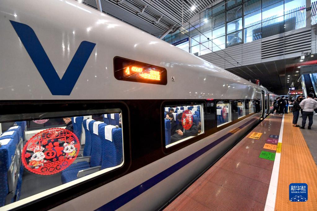 Dengan demikian terpulihlah perjalanan kereta cepat Guangzhou-Shenzhen-Hong Kong yang tertangguh 3 tahun akibat pandemi Covid-19 