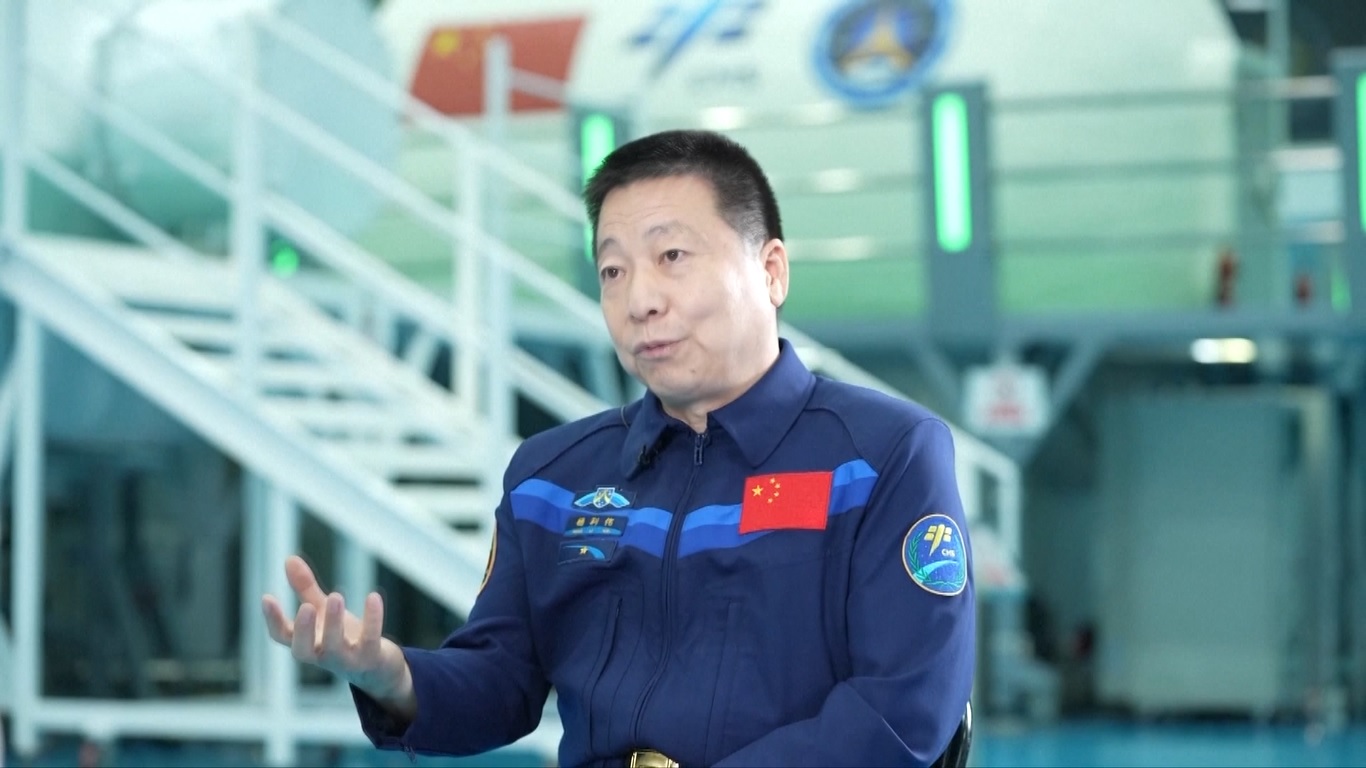Saat tiga anggota kru Shenzhou-17 menuju ke stasiun Tiangong pada Kamis (26/10)