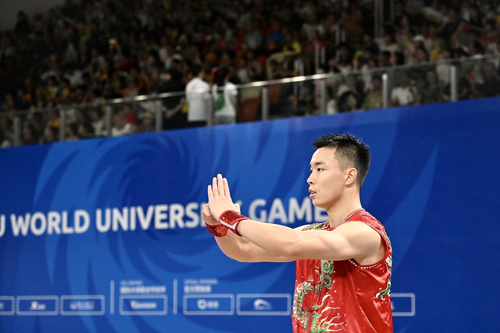 Atlet Wushu Cao Maoyuan berhasil meraih medali emas pertama untuk Tiongkok di International University Sports Federation (FISU) World University Games ke-31 dinomor Nanquan putra