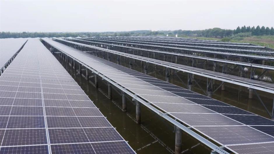 Pembangkit listrik tenaga surya (fotovoltaic) di  distrik Chongming Shanghai