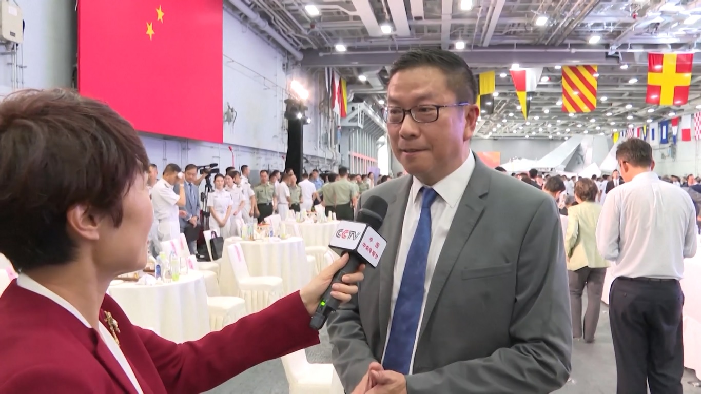 Acara Resepsi Dek Digelar di Atas Kapal Induk Shandong Milik Tiongkok di Hong Kong