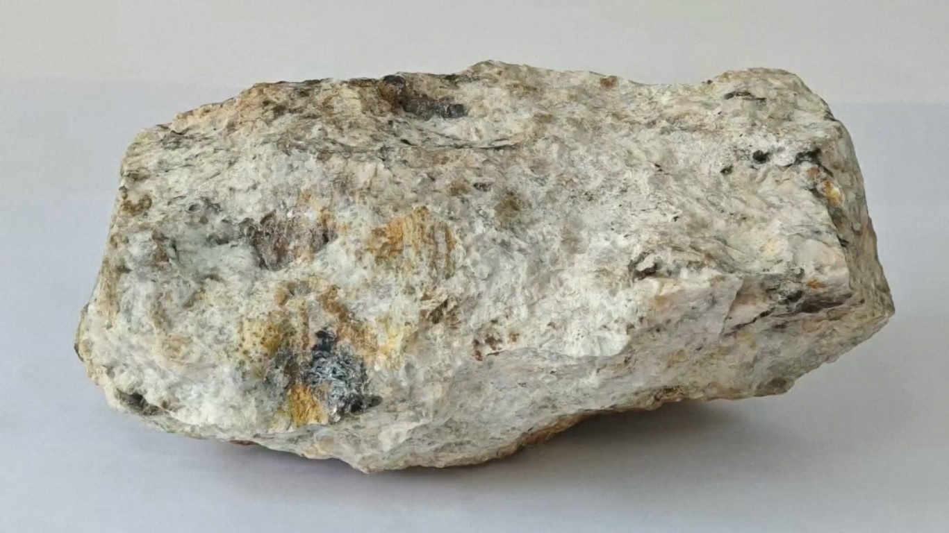 Kuarsa dengan kemurnian tinggi secara resmi telah menjadi jenis mineral ke-174 di Tiongkok karena beberapa endapan mineral berharga itu telah ditemukan di negara tersebut