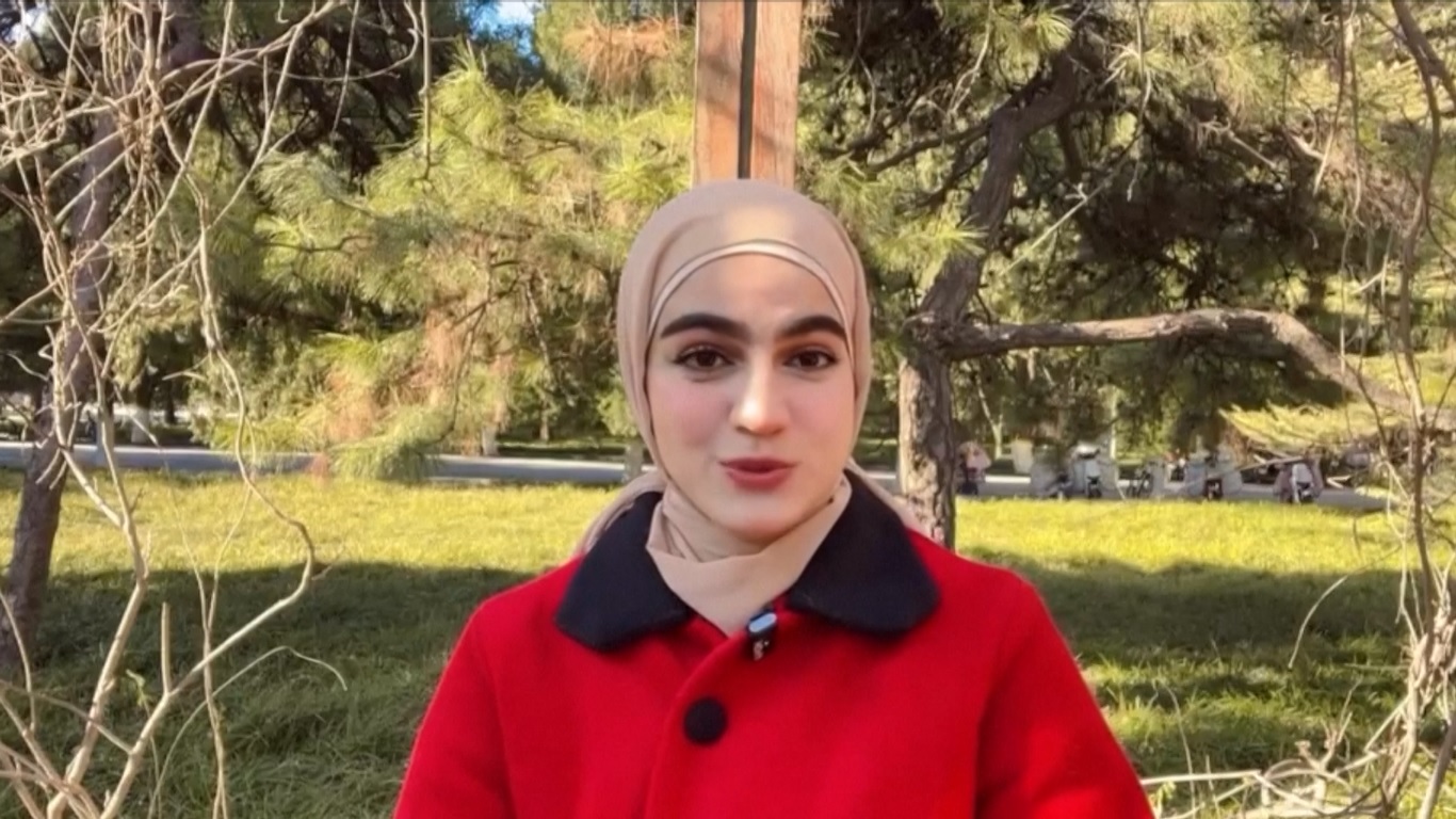 Gadis Iran ini menunjukkan Tiongkok yang sebenarnya kepada para pengikutnya di platform media sosial dengan merekam perjalanannya di berbagai tempat melalui video