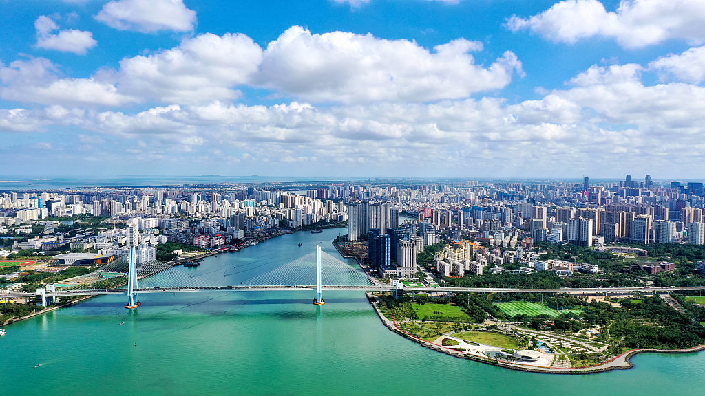 Seperti diketahui Tiongkok pada Juni 2020 merilis rencana induk untuk membangun provinsi pulau itu menjadi pelabuhan perdagangan bebas tingkat tinggi yang berpengaruh secara global pada pertengahan abad ini