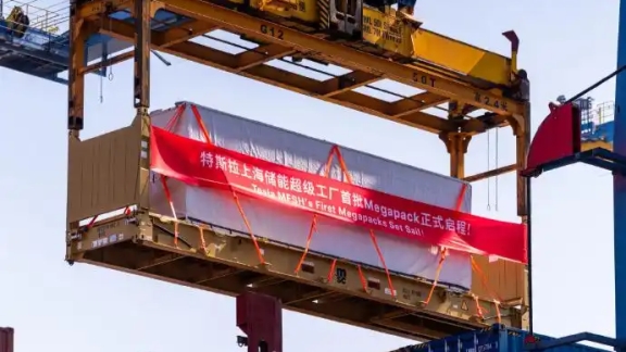 Ekspor ini menyoroti ekspansi Tesla lebih lanjut di pasar penyimpanan energi global dan juga menggarisbawahi perluasan teknologi baterainya dari kendaraan listrik ke penyimpanan energi