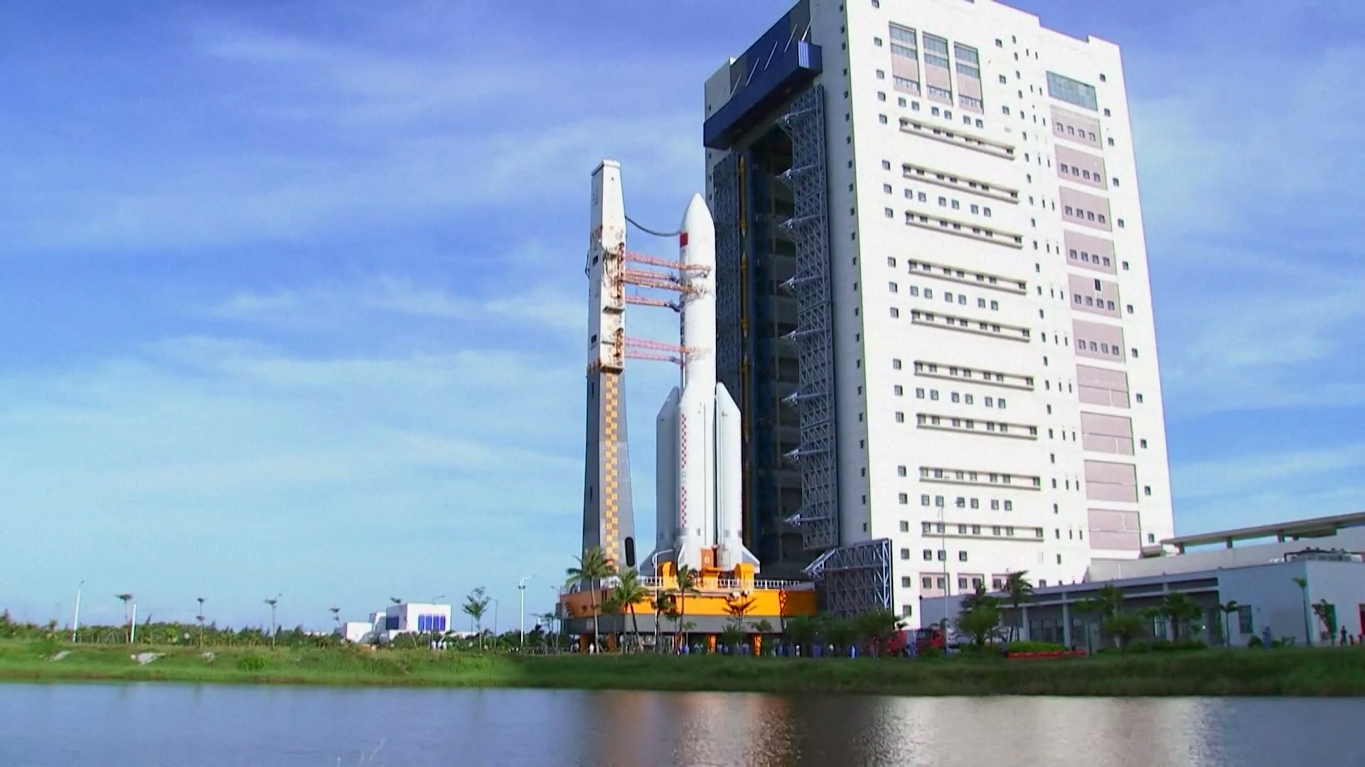 Karena Tiongkok telah mencapai prestasi luar biasa dalam eksplorasi luar angkasa