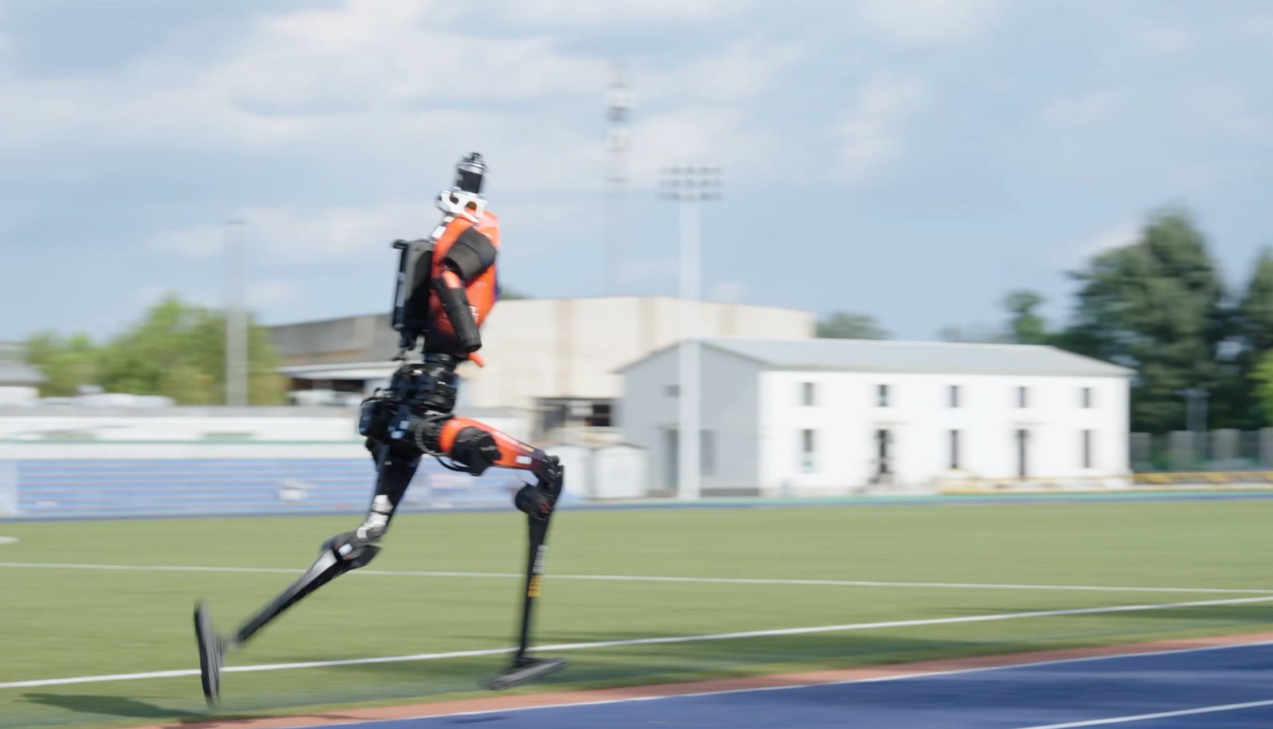 Robot Humanoid  "Lightning," mampu Berlari 100 Meter dalam 9,32 Detik