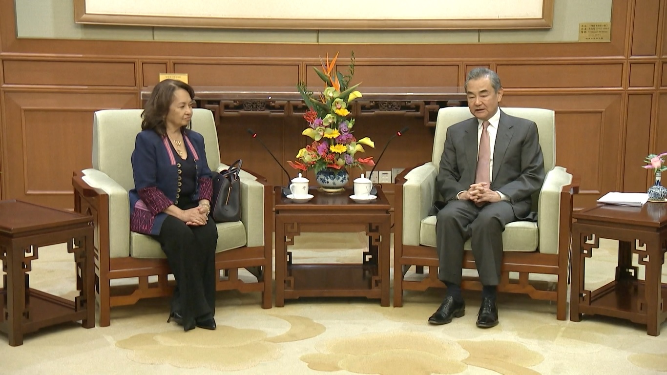 Dengan memperhatikan Tiongkok sangat mementingkan hubungan Tiongkok-Filipina