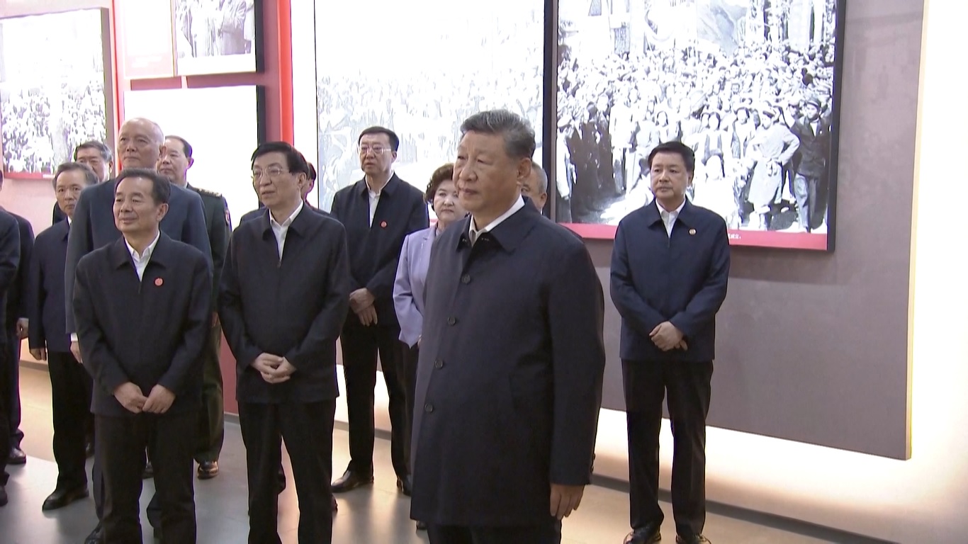Xi Jinping Kunjungi Pameran Peringatan 70 Tahun Berdirinya Daerah Otonomi Uighur Xinjiang