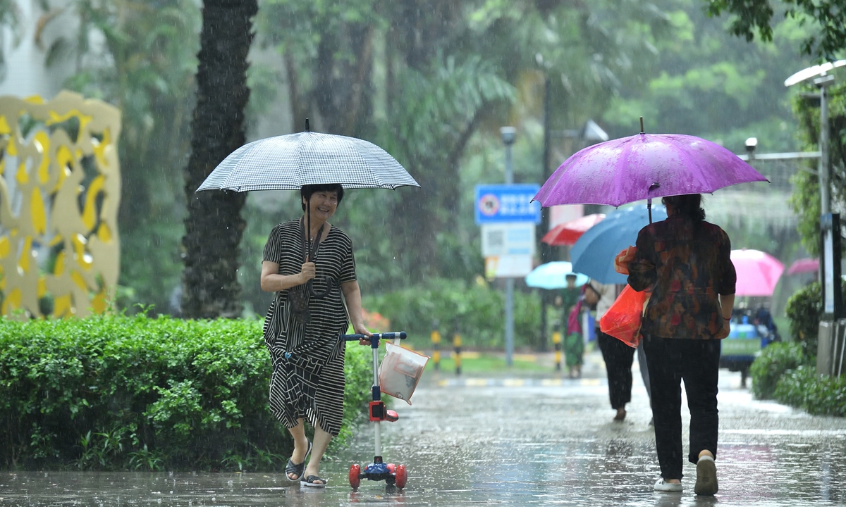 Menurut Weather China pada hari Senin karena curah hujan yang terus-menerus banyak daerah di Tiongkok Barat Daya dan Selatan mengalami suhu yang jauh lebih rendah daripada periode yang sama tahun-tahun sebelumnya