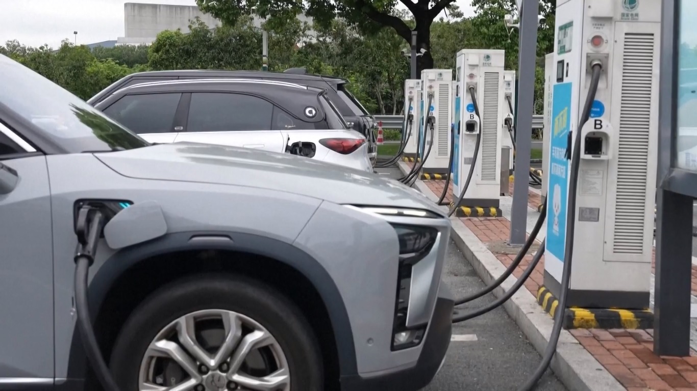Pengisian Daya Kendaraan Listrik Baru di Jalan Raya Tiongkok Capai Rekor Tertinggi selama Libur Hari Nasional