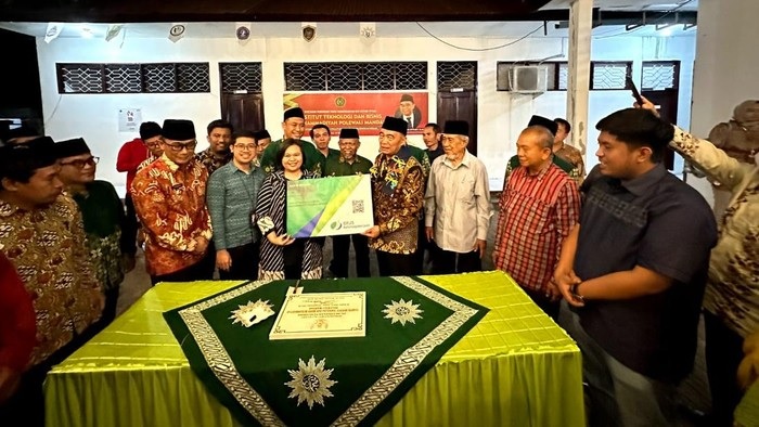 Kepala BPJS Ketenagakerjaan Cabang Sulawesi Barat Akhmad Hidayat menyampaikan kegiatan ini adalah bentuk dukungan pemerintah yang diharapkan dapat membantu seluruh tenaga pendidik dan staf