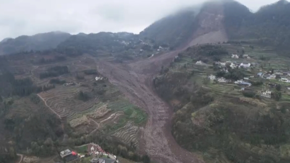 Akibat curah hujan yang terus menerus dan kondisi geologis