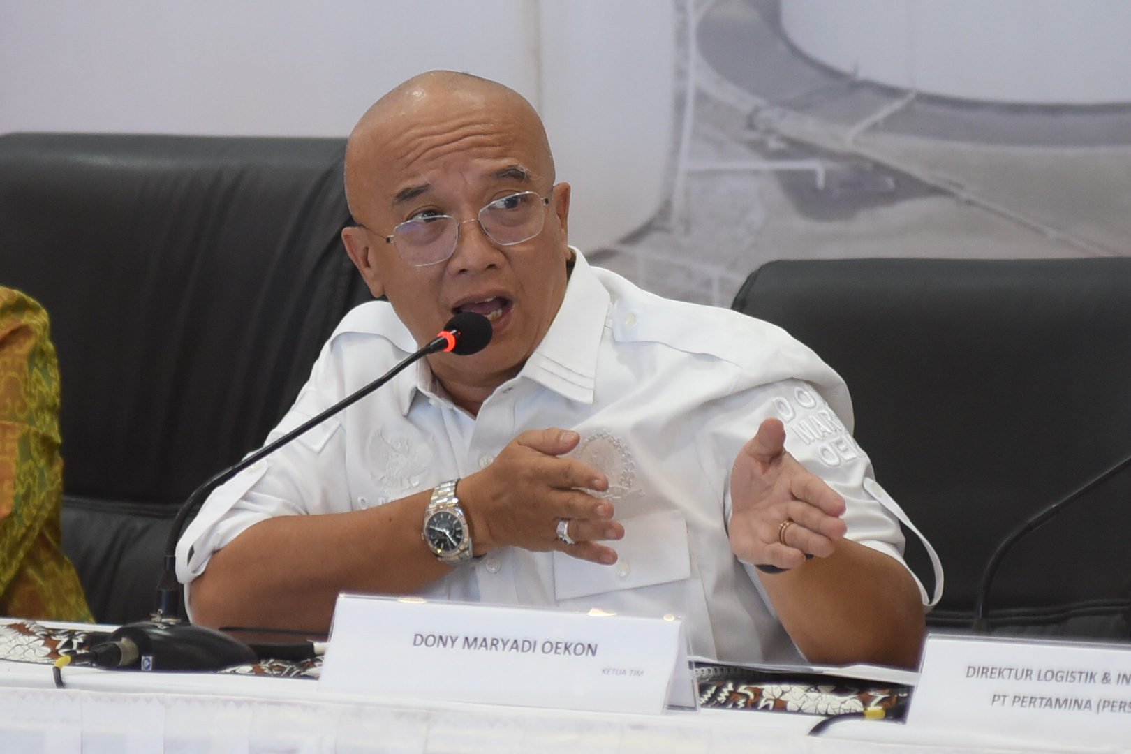 BUMN PT Pertamina (Persero) dan PT PLN (Persero)