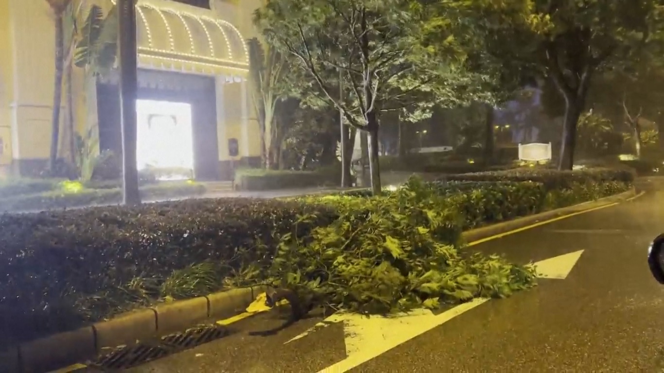 Hong Kong dan Makau Keluarkan Peringatan Tertinggi saat Topan Super Ragasa Menuju Delta Sungai Mutiara