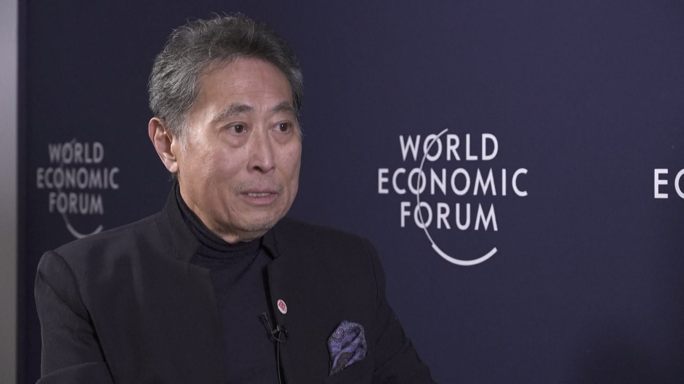 Ia menekankan perlunya bisnis untuk beradaptasi dan melakukan diversifikasi sebagai respons terhadap ekonomi global yang sedang mengalami restrukturisasi dengan cepat