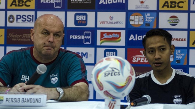 Pelatih Persib Bandung Bojan Hodak mengapresiasi perjuangan anak asuhnya meski gagal menang di laga debut karena bermain imbang tanpa gol melawan Bali United di Stadion Gelora Bandung Lautan Api