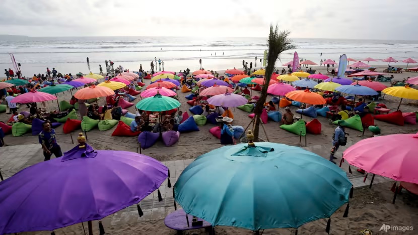 Banyak yang menjadikan pulau itu sebagai rumah mereka