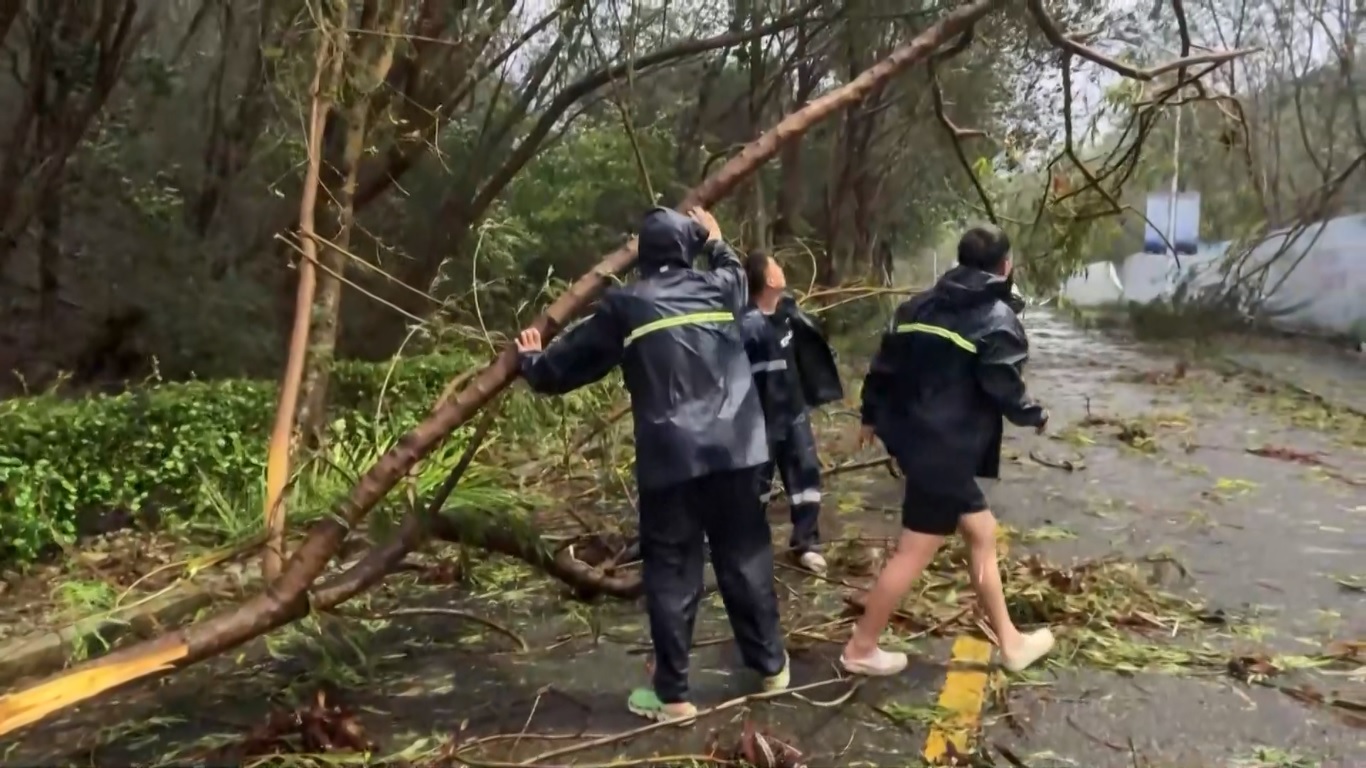 Cuaca buruk telah memengaruhi pengoperasian beberapa bandara