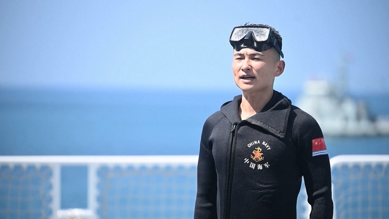 Latihan itu mensimulasikan tenggelamnya kapal yang membawa perbekalan