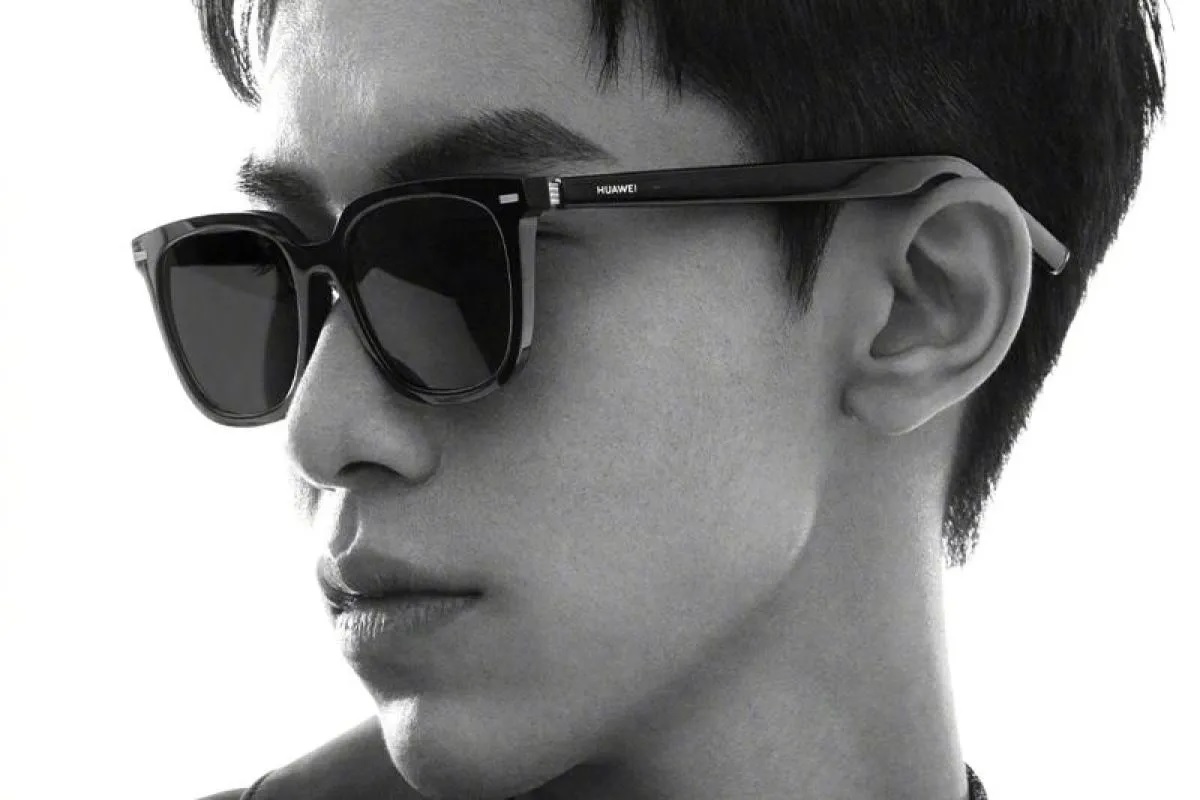 Kacamata pintar Huawei Eyewear 2 menawarkan masa pakai baterai 11 jam dengan sekali pengisian daya Ada dukungan pengisian cepat dengan pengisian 10 menit yang dikatakan menawarkan penggunaan tiga jam