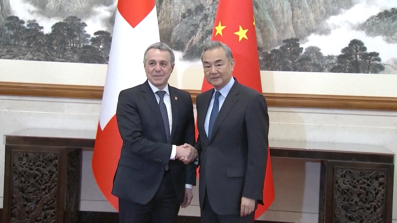 Kedua pihak juga bertukar pandangan mendalam tentang berbagai isu seperti masalah Ukraina dan situasi di Timur Tengah