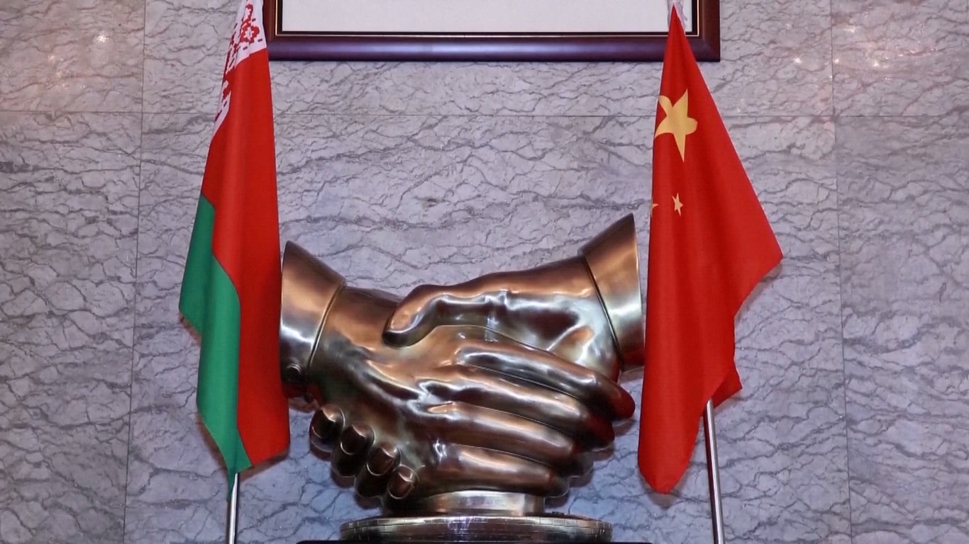 Perjanjian tersebut ditandatangani oleh Menteri Perdagangan Tiongkok