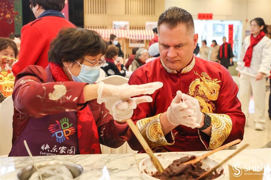 Huacao adalah salah satu komunitas internasional terbesar di Shanghai