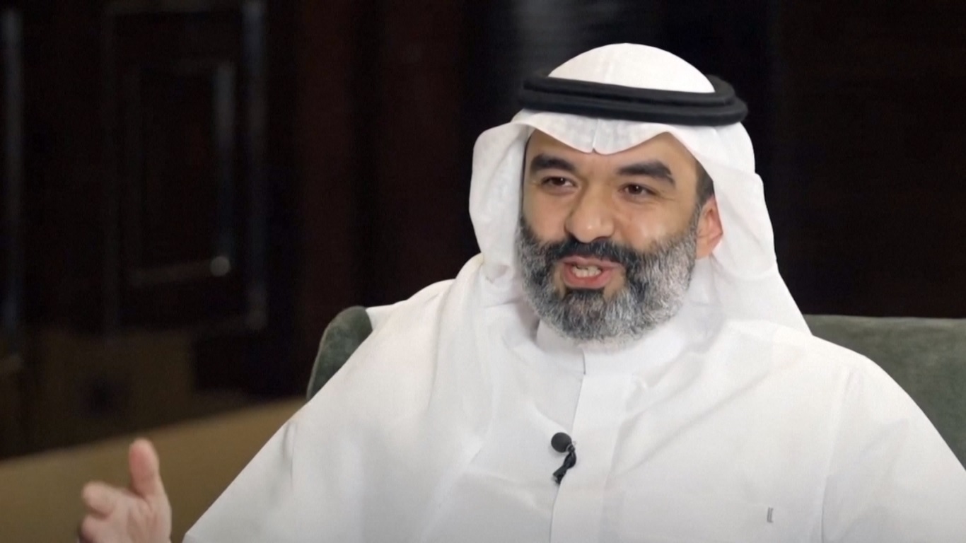 Terletak di pusat yang menghubungkan Asia