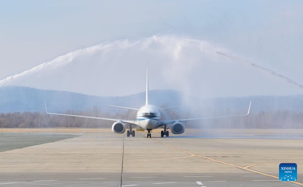 Rute Beijing-Vladivostok yang dioperasikan oleh Air China dijadwalkan untuk menjalankan penerbangan pulang pergi pada hari Senin Kamis dan Sabtu menggunakan pesawat Boeing 737-800