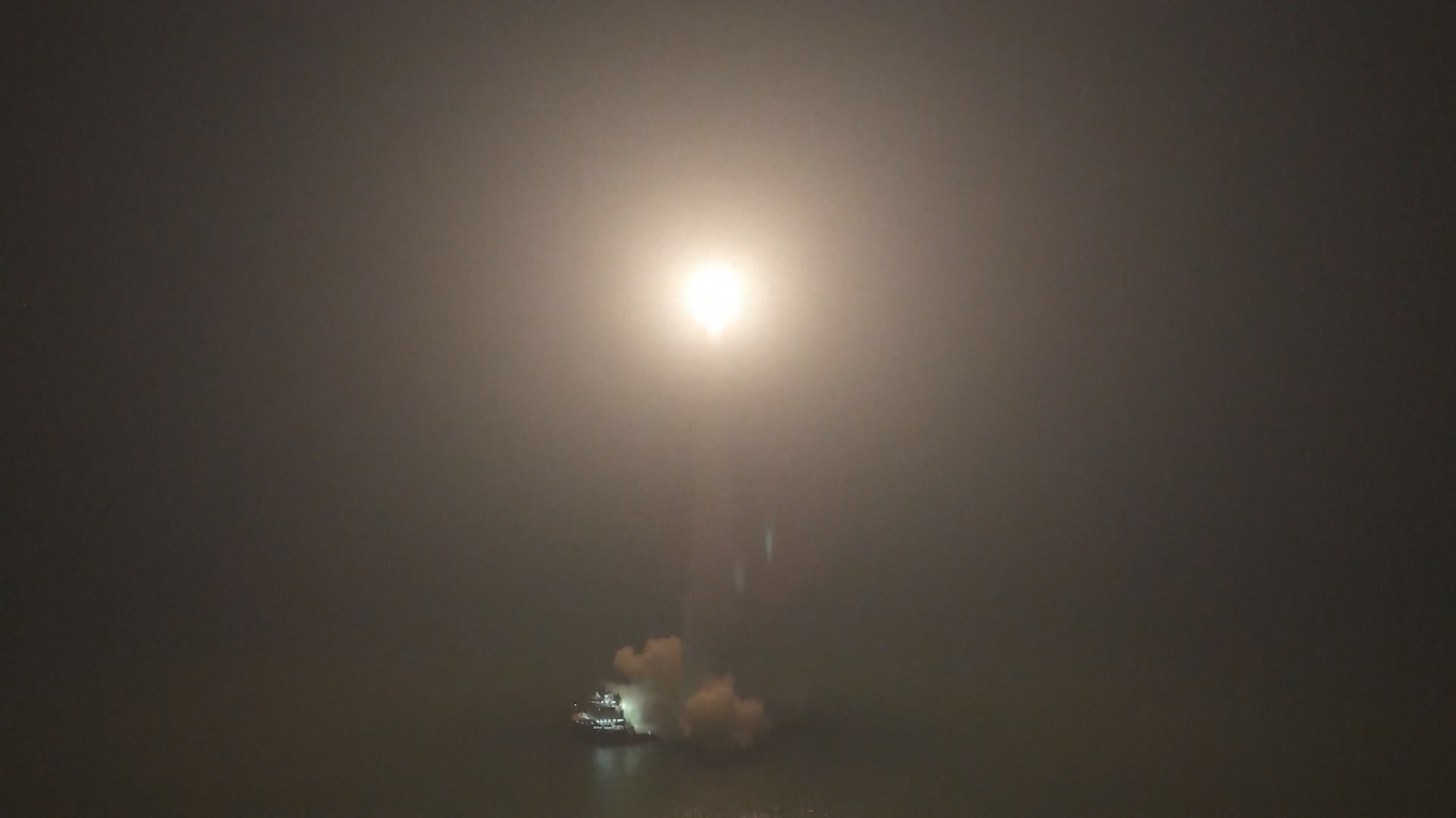 Roket komersial tersebut lepas landas pada pukul 6:18 malam (Waktu Beijing)