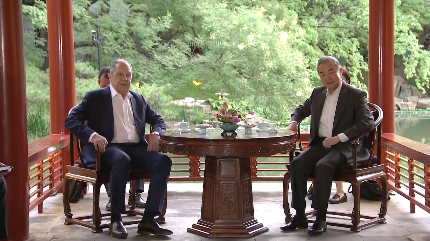 Menlu Tiongkok Bertemu Menlu Rusia Bahas Kerja Sama SCO