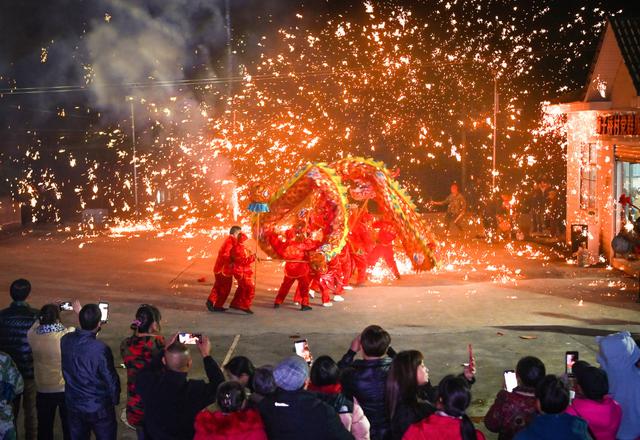 Gala Tahun Baru Imlek (Chun Wan) yang digelar dan disiarkan langsung pada setiap malam “Chuxi” yakni malam pergantian tahun baru Imlek dijuluki sebagai “pesta budaya” rakyat Tiongkok