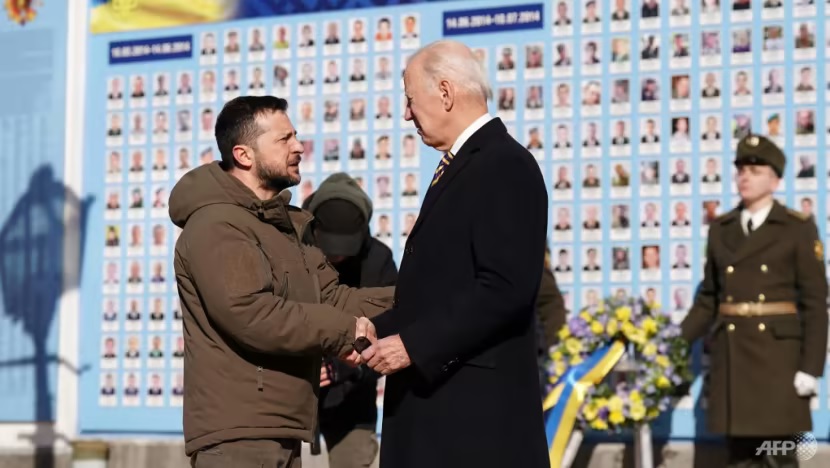 Tanggal 24 Februari akan menandai peringatan satu tahun invasi Rusia ke Ukraina Biden menjanjikan bantuan militer baru sebesar US$500 juta ke Ukraina selama kunjungan mendadak ke Kyiv