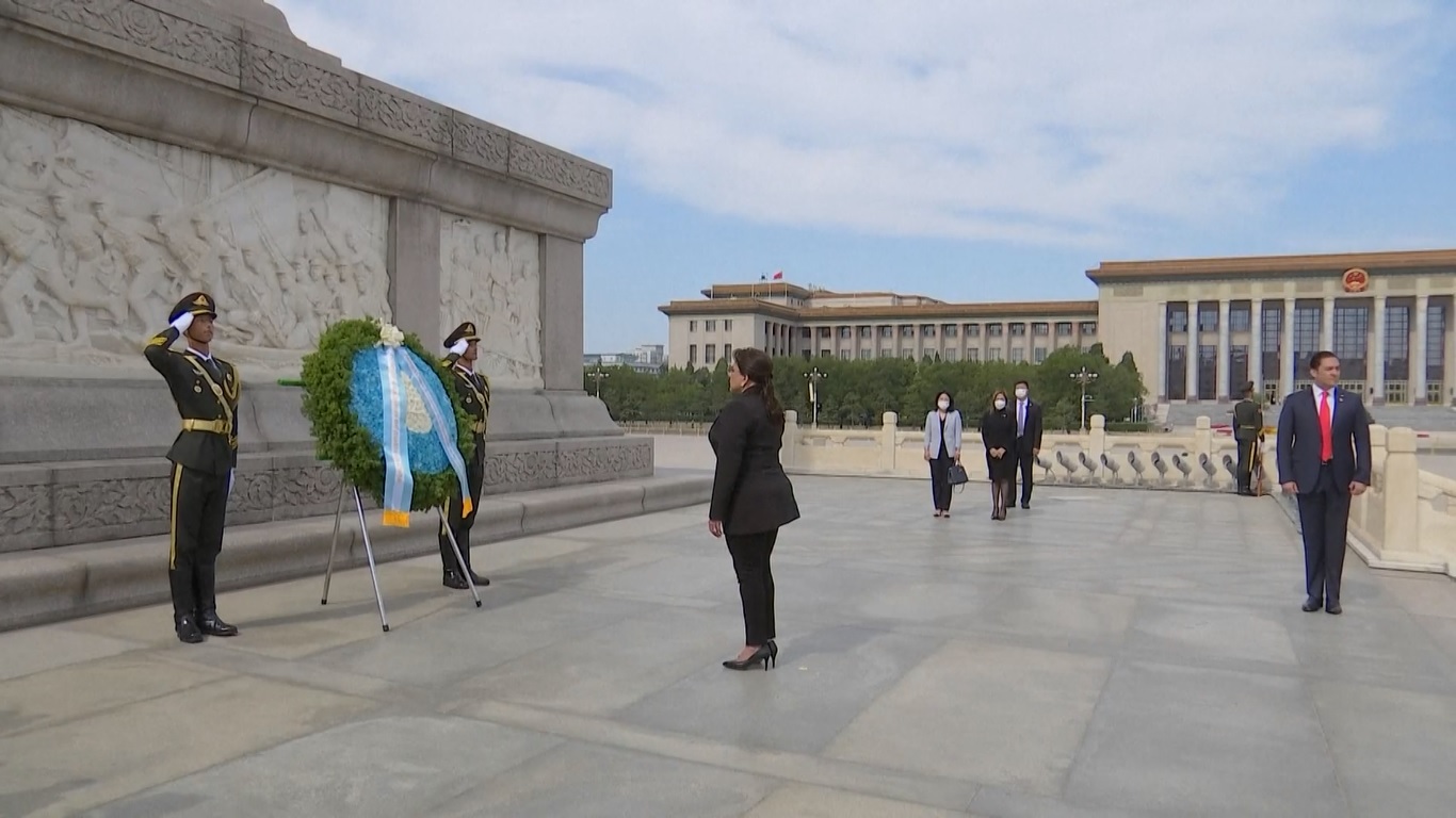 Castro sedang dalam kunjungan kenegaraan enam hari ke Tiongkok atas undangan Presiden Tiongkok