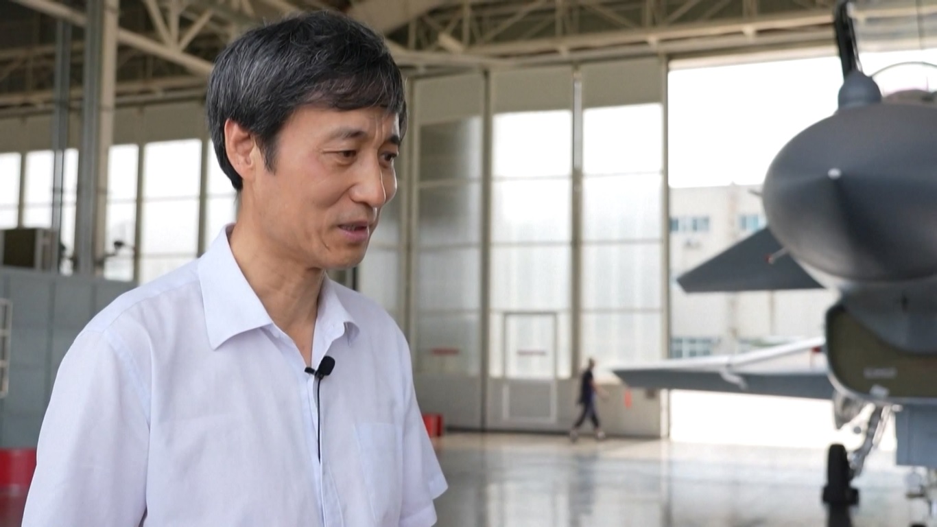 Kepala Perancang Mengenang Debut Jet Tempur yang Memamerkan Kemampuan Vektor Dorong Canggih Tiongkok