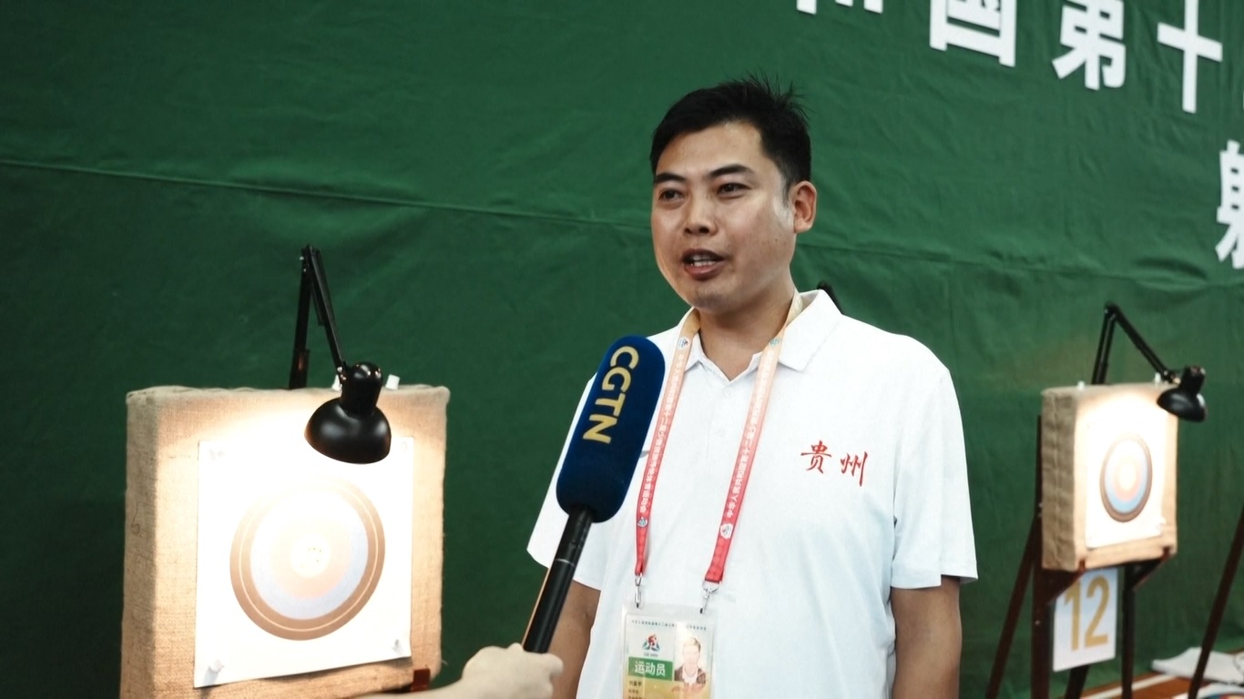 Panah otomatis menyerupai busur dan anak panah tetapi berbeda dalam metode penembakannya