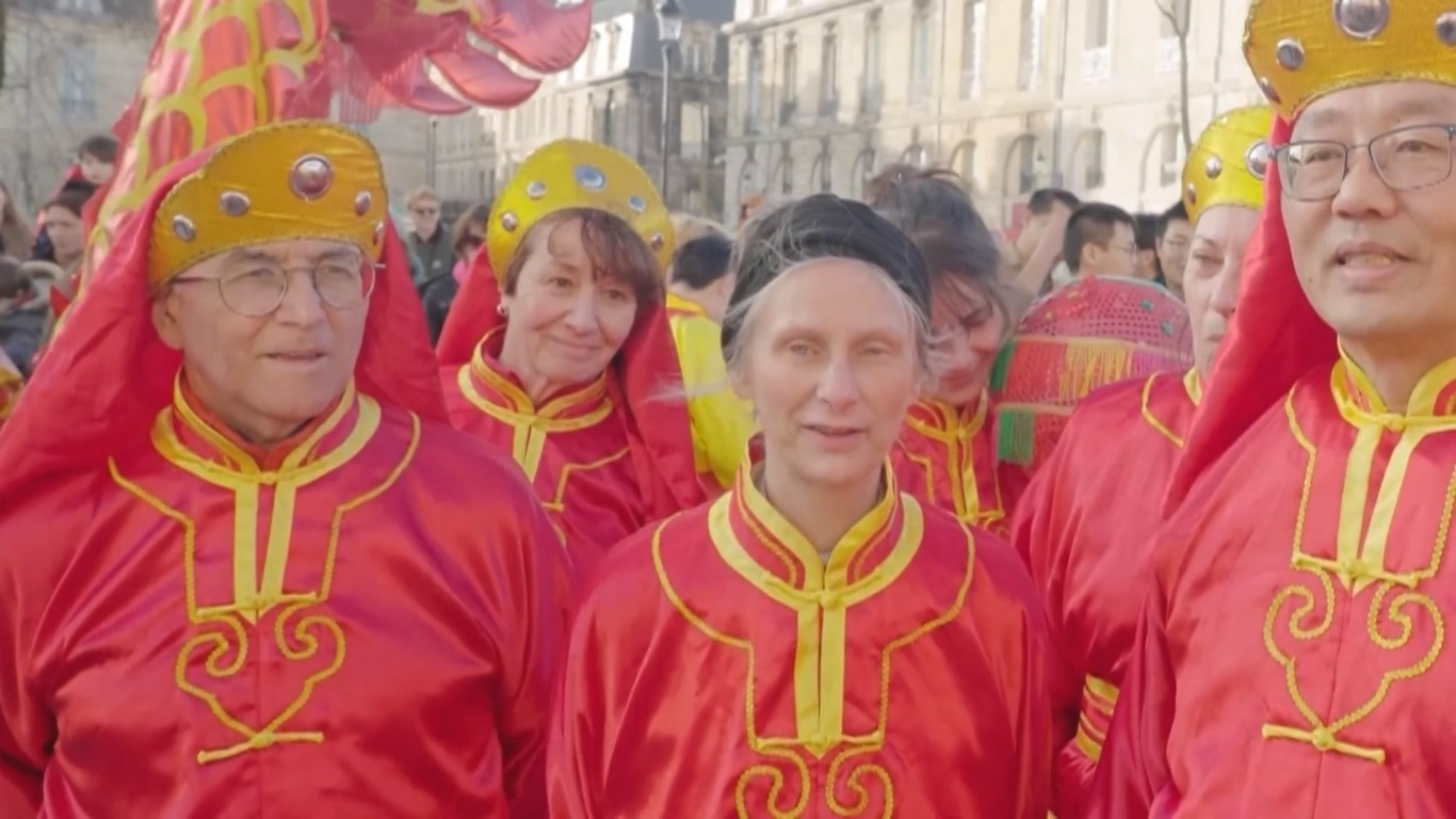 Masyarakat Tionghoa di seluruh dunia menikmati berbagai kegiatan untuk merayakan Festival Musim Semi