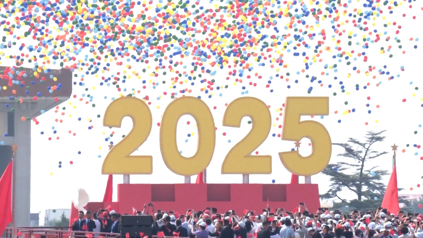 Tiongkok Tutup Peringatan Hari Kemenangan Perang dengan Pelepasan Merpati dan Balon ke Langit