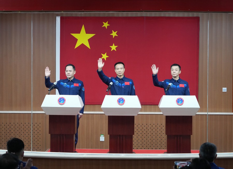 Para astronot Shenzhou-15 akan melakukan serah terima kerja dengan trio Shenzhou-14 di orbit