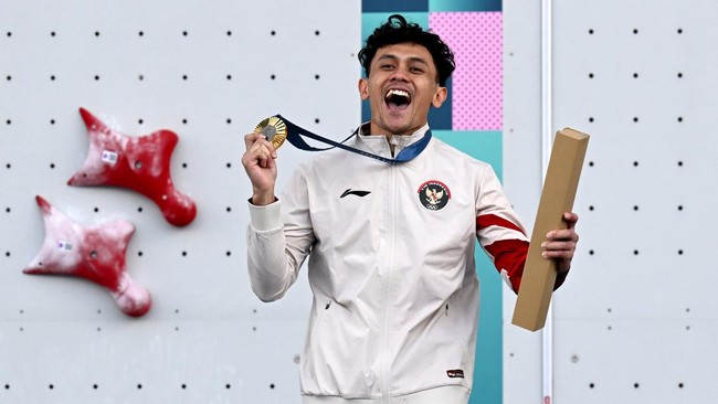 Atlet panjat tebing Indonesia Veddriq Leonardo menjadikan kekalahan Desak Made Rita Kusuma Dewi sebagai motivasi meraih medali emas Olimpiade Paris 2024