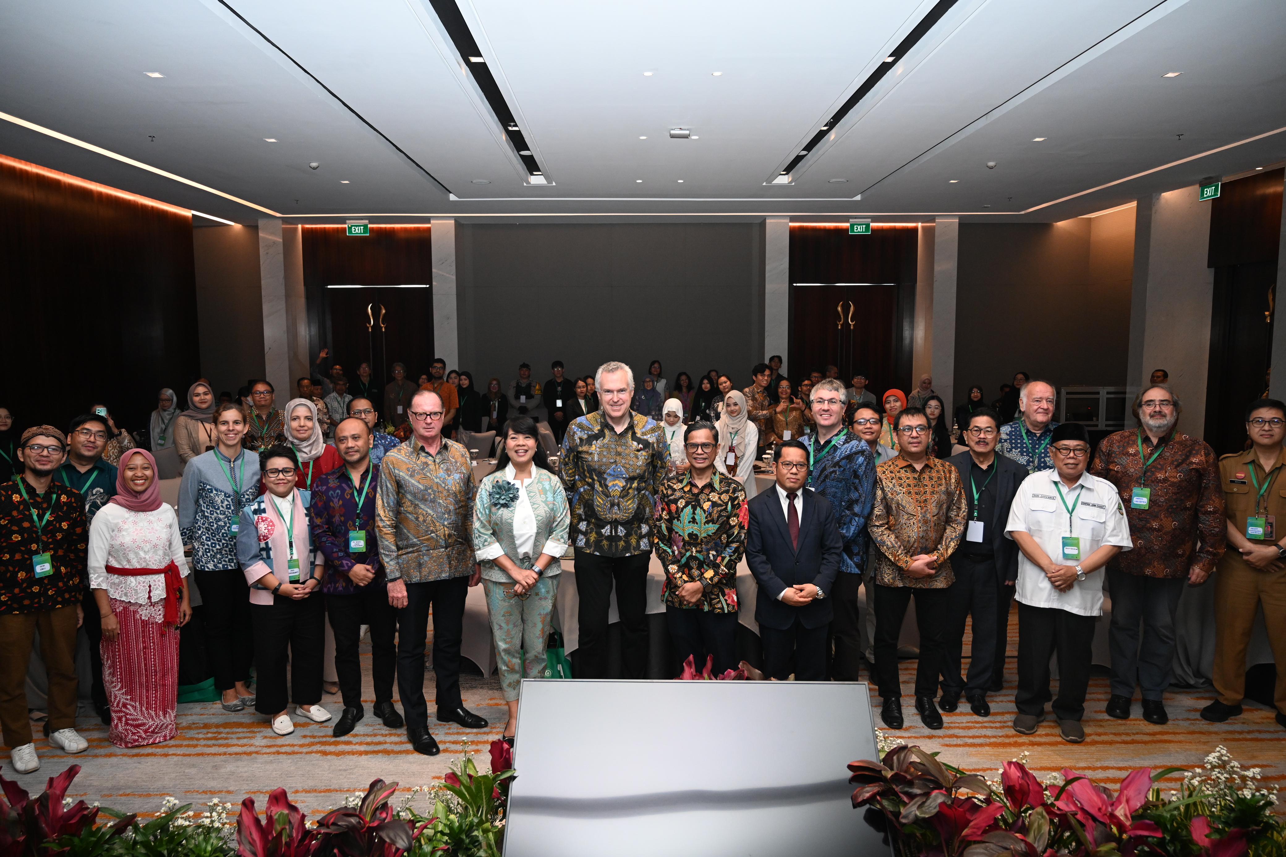 Dengan mengutip pidato Presiden Pertama Republik Indonesia Soekarno