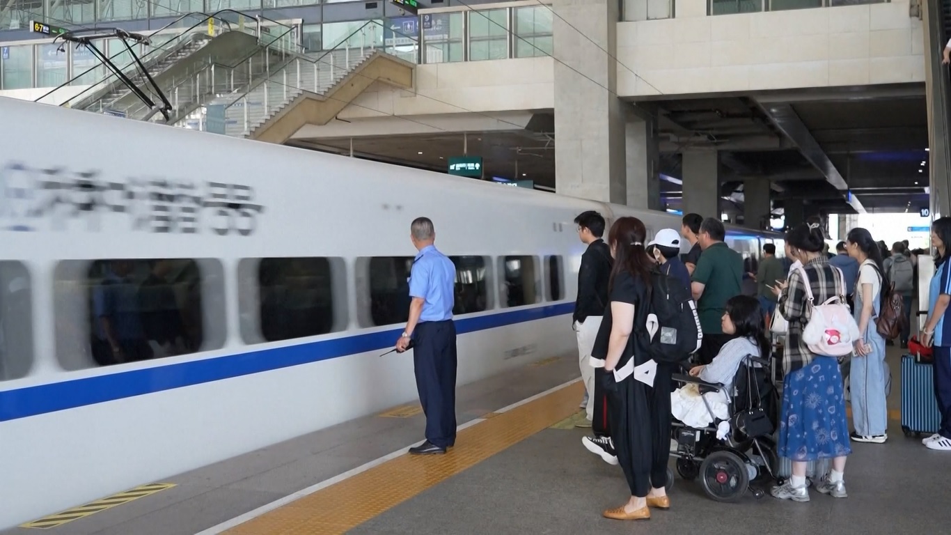 Lebih dari 800 Juta Perjalanan Kereta Api Dilakukan selama Lonjakan Perjalanan Musim Panas 2025 di Tiongkok