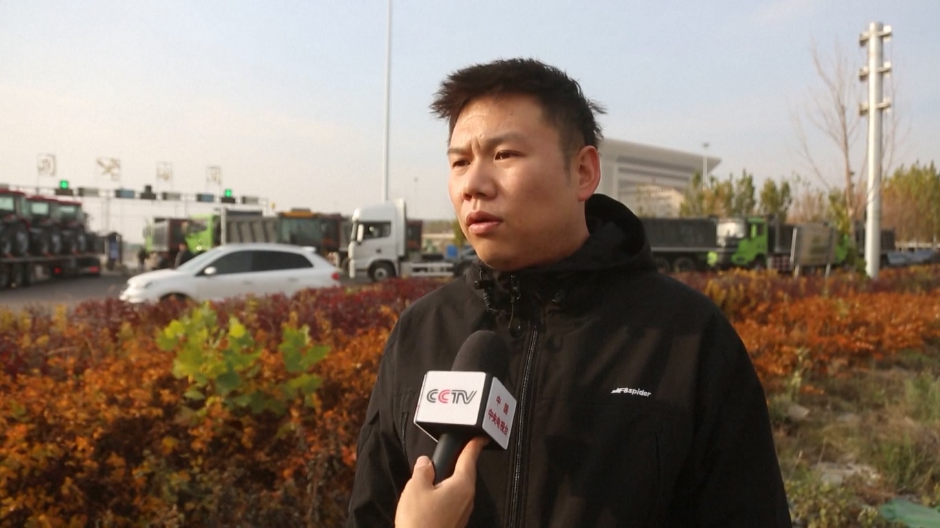 Di pelabuhan jalan raya Horgos