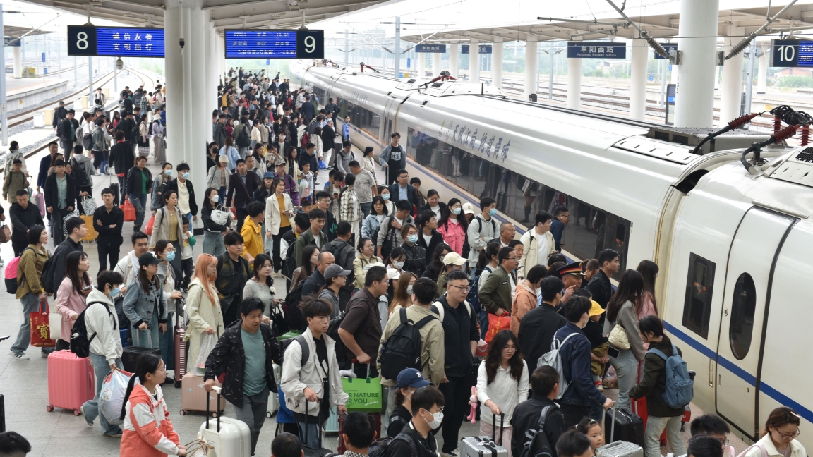 Selama libur May Day tahun ini permintaan perjalanan yang kuat untuk kunjungan keluarga pariwisata dan tujuan tamasya musim semi diperkirakan akan memacu pertumbuhan positif dalam volume penumpang kereta api