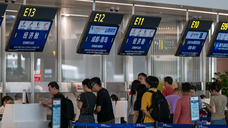 Dibandingkan dengan perjalanan jarak pendek yang biasa dilakukan pada liburan Festival Qingming selama tiga hari wisatawan May Day pergi lebih jauh dan menjelajahi destinasi yang lebih luas