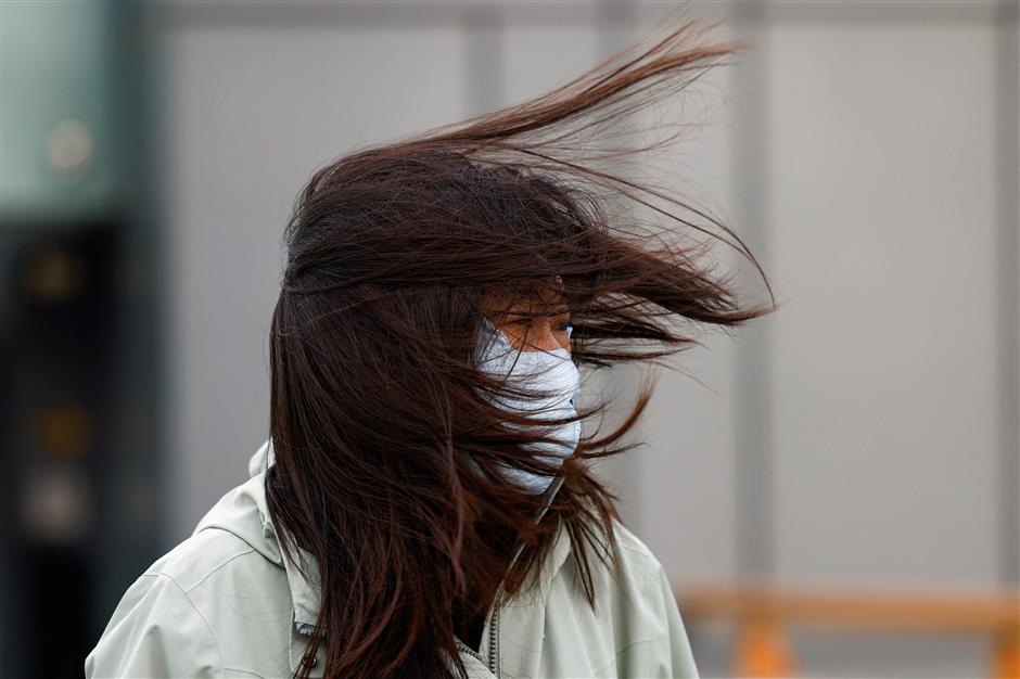 Sementara itu badai salju diperkirakan akan melanda sebagian wilayah Mongolia Dalam Provinsi Jilin di timur laut Tiongkok dan Provinsi Qinghai di barat laut Tiongkok